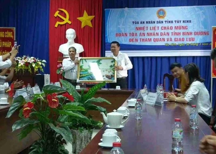 TAND tỉnh Tây Ninh giao lưu với TAND tỉnh Bình Dương