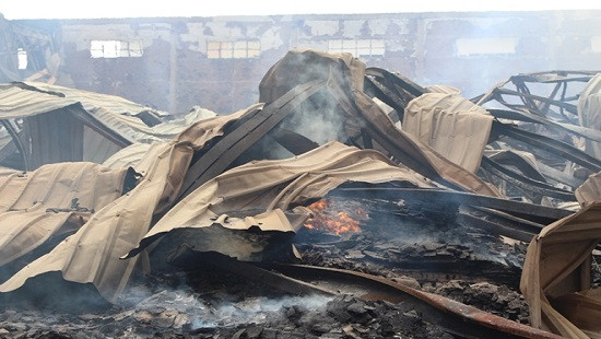 Bình Dương: Cháy lớn làm xưởng gỗ 3.000 m2 đổ sập