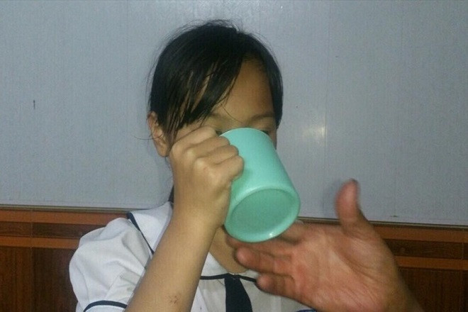 Bộ GD-ĐT lên tiếng về vụ cô giáo bắt học sinh súc miệng bằng nước vắt giẻ lau bảng