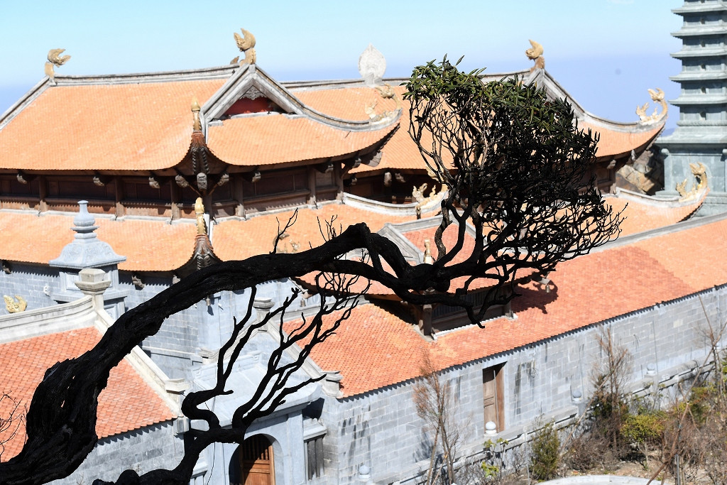 Khám phá kiến trúc tâm linh thuần Việt trên đỉnh thiêng Tây Bắc