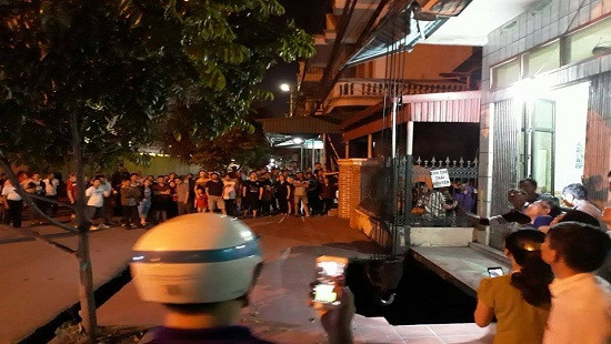 Quảng Ninh: 1 người dân và 2 xe máy bị rớt xuống 