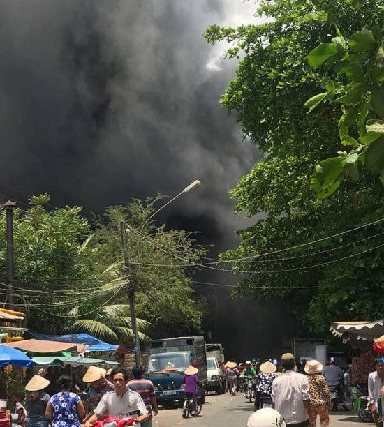 Hiện trường vụ hỏa hoạn tại Tiền Giang, nhiều nhà dân bị lửa thiêu rụi