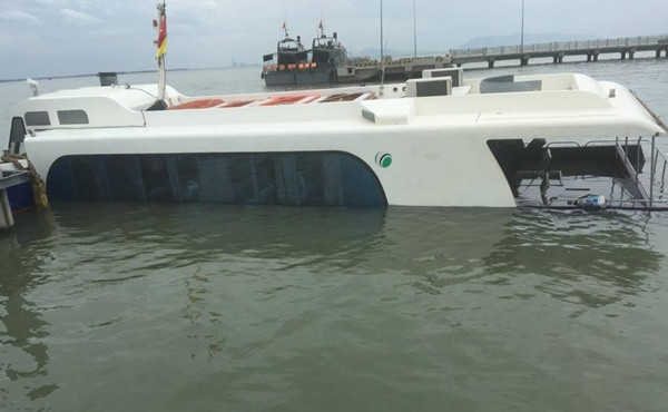Hơn 40 hành khách thoát nạn khi tàu cao tốc gặp sự cố trên biển Cần Giờ