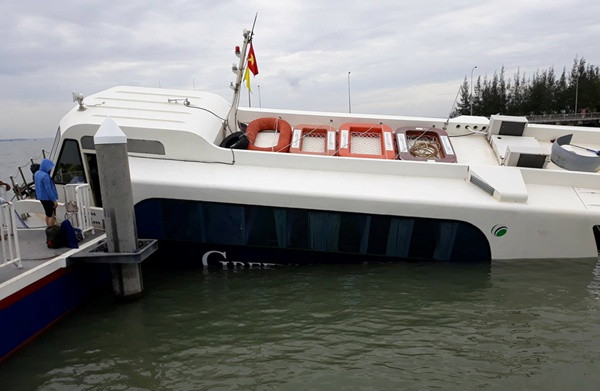 Hơn 40 hành khách thoát nạn khi tàu cao tốc gặp sự cố trên biển Cần Giờ