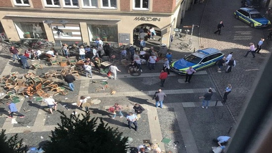 Nghi phạm lao xe vào đám đông ở Đức rút súng tự tử ngay tại chỗ