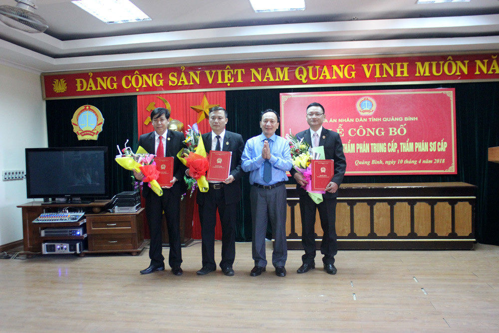 TAND tỉnh Quảng Bình: Trao quyết định bổ nhiệm Thẩm phán trung cấp, sơ cấp