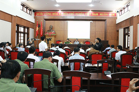 UBND tỉnh Đắk Nông họp báo thông tin về vụ phế phẩm cà phê nhuộm đen bằng pin