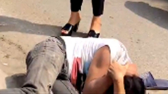 Hà Nội: Nam thanh niên bị hành hung dã man giữa phố