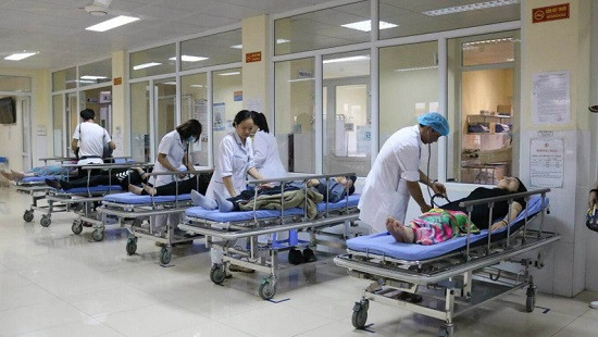 Quảng Ninh: 12 du khách nước ngoài nhập viện do ngộ độc thức ăn