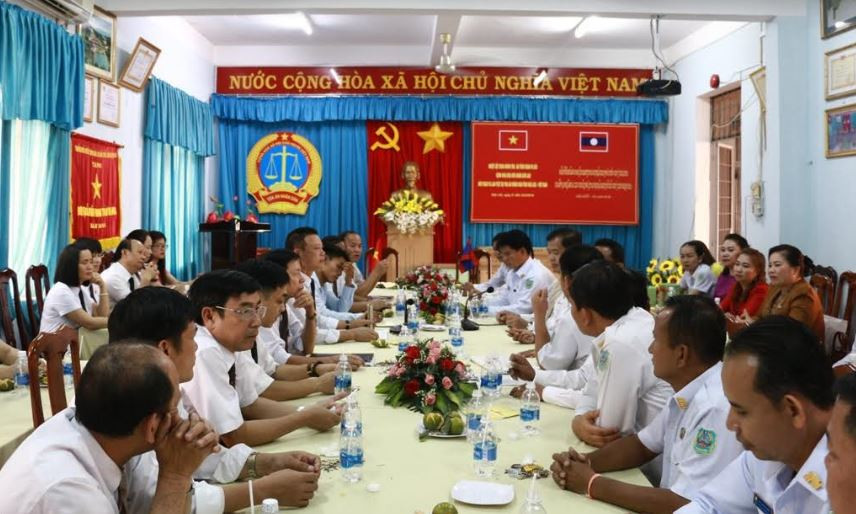 TAND tỉnh Chăm Pa Sắc thăm và làm việc với TAND tỉnh Đắk Lắk