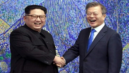 Bật mí cuộc trò chuyện thú vị giữa ông Kim Jong-un và ông Moon Jae-in
