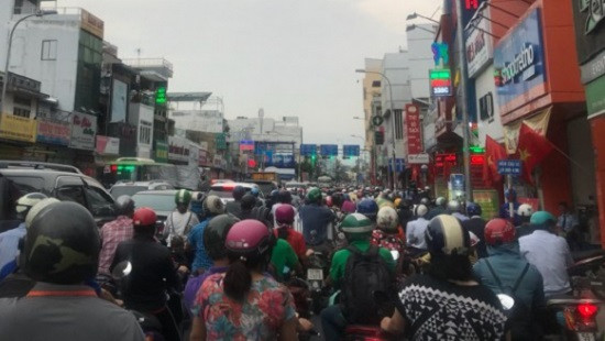 Đường phố Sài Gòn, Hà Nội kẹt cứng trước ngày nghỉ lễ 30/4