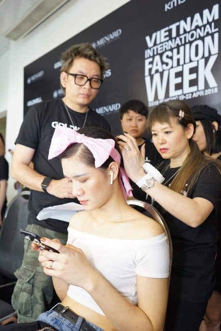 Dấu ấn tạo xu hướng stylist tóc của tuần lễ thời trang quốc tế Việt Nam 2018 