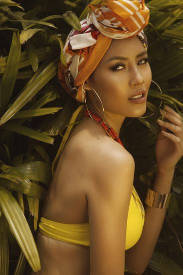 Á hậu Nguyễn Loan đầy nóng bỏng với bikini chào hè 2018