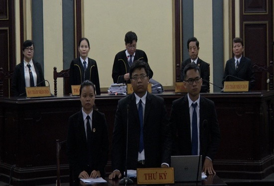 Bị cáo Hứa Thị Phấn không tham gia phiên tòa vì sức khỏe
