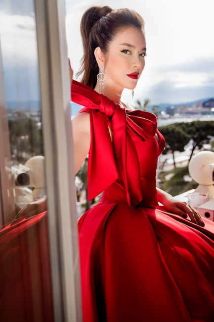  Lý Nhã Kỳ hóa Công chúa Cinderella ngày khai mạc LHP Cannes 