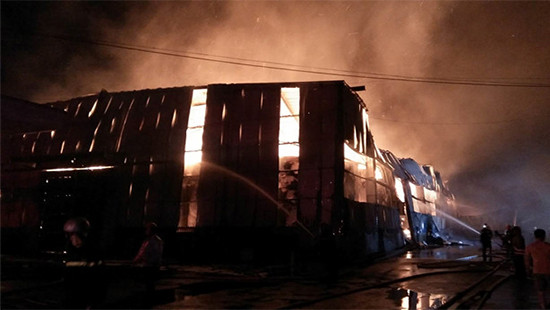 Cháy ngùn ngụt tại Khu công nghiệp Vĩnh Lộc