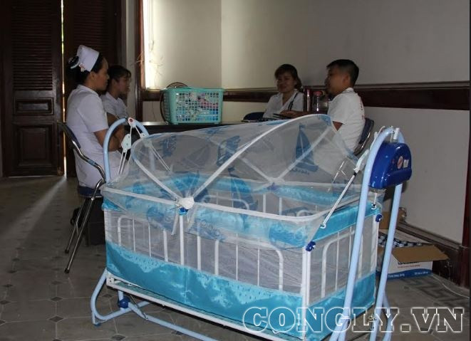Bố trí cán bộ y tế chăm sóc con của bị cáo trong phiên xử Hứa Thị Phấn