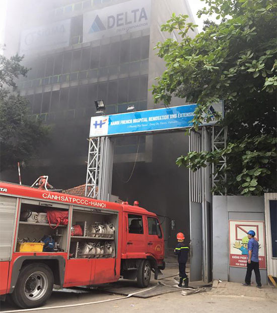 Hà Nội: Cháy lớn tại bệnh viện Việt - Pháp