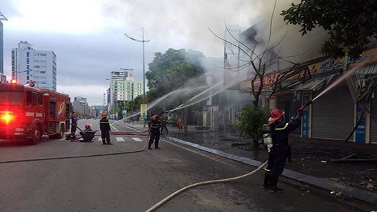 Quảng Ninh: Nhà hàng bốc cháy dữ dội vào sáng sớm