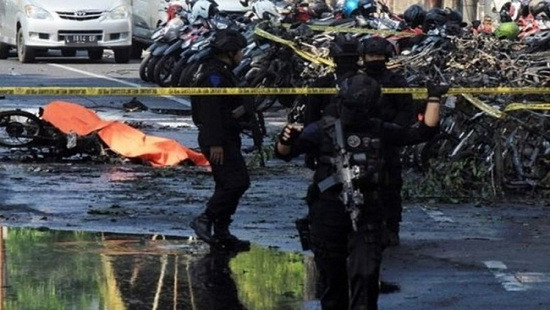 6 người trong một gia đình tham gia đánh bom liều chết liên hoàn ở Indonesia
