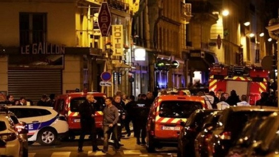 Tấn công bằng dao gần Nhà hát Paris, 7 người thương vong