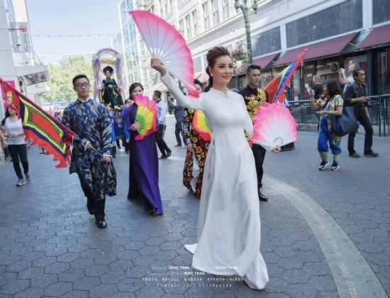 Áo dài  Đỗ Trịnh Hoài Nam tỏa sáng Festival Áo dài tại Mỹ