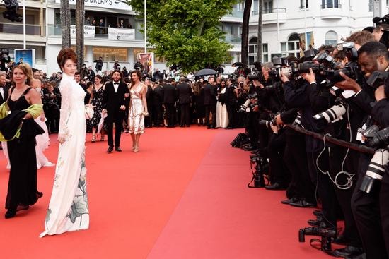 Lý Nhã Kỳ và chiếc áo dài Việt trên thảm đỏ Cannes 2018