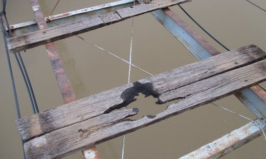 Thanh Hóa: Loay hoay tìm cách phá dỡ cầu mục nát qua sông Mã