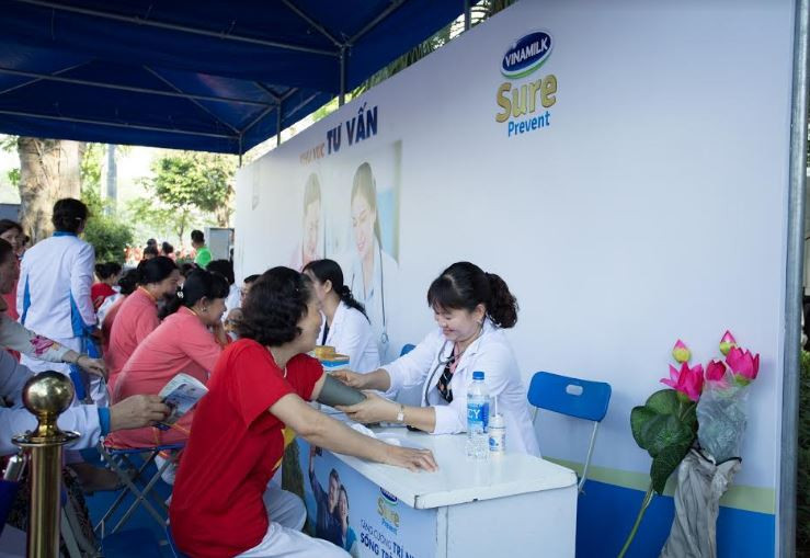 Vinamilk Sure Prevent tiếp tục đồng hành cùng phong trào rèn luyện sức khỏe người cao tuổi tại Thành phố Hà Nội