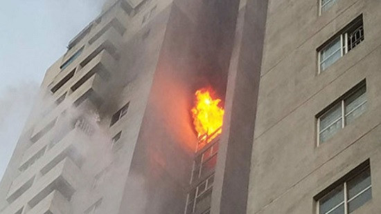 Hà Nội: Cháy tầng 18 chung cư Fodacon, hàng trăm người hoảng loạn tháo chạy