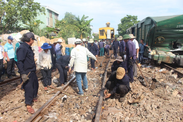 Vụ 2 tàu hoả tông nhau ở Quảng Nam: Đang tiến hành sửa chữa đường ray 