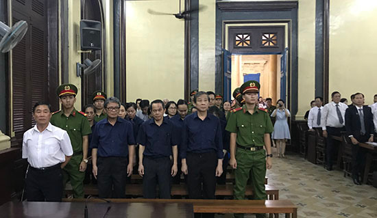 Hứa Thị Phấn lãnh án 30 năm tù và bồi thường hơn 16.796 tỷ đồng