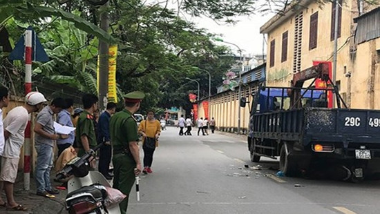 Thai phụ sinh con sau khi bị xe tải tông: 3 mẹ con đã tử vong