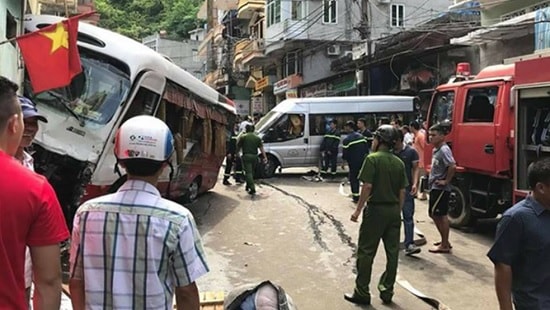 Hải Phòng: Xe khách gây tai nạn liên hoàn, 10 người bị thương