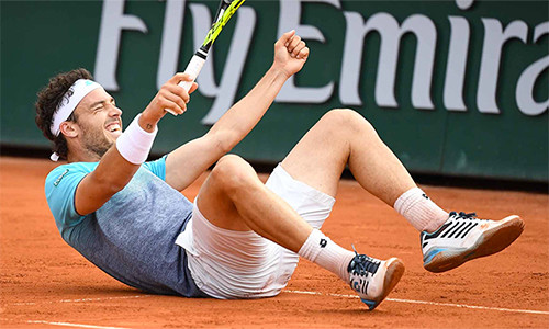 Cecchinato vui mừng với lần đầu hiện diện ở tứ kết Grand Slam. Ảnh: ATP. 