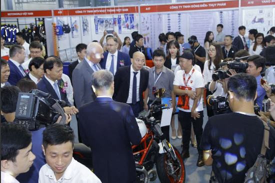 Ngắm dàn siêu xe Ducati hầm hố tại triển lãm Việt Nam AutoExpo 2018