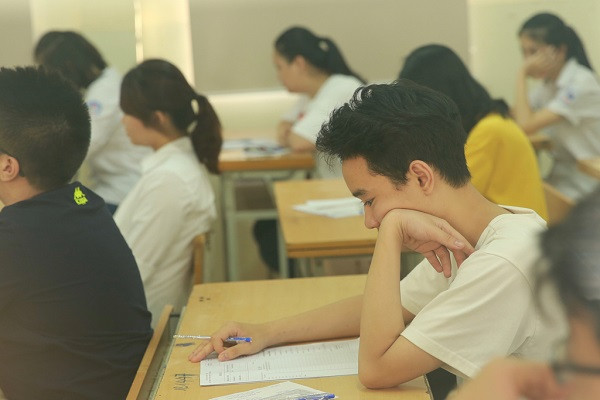 Đề thi Ngữ văn vào lớp 10 chuyên văn của Hà Nội năm nay hay và khó hơn năm ngoái