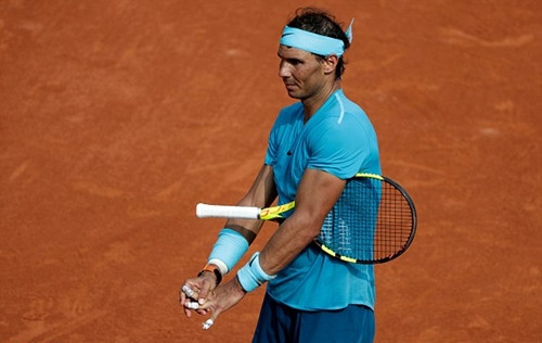 Nadal bị đau trong set ba. Ảnh: AFP.