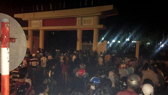 Bình Thuận: Nhiều chiến sỹ bị thương khi ngăn cản đám đông quá khích