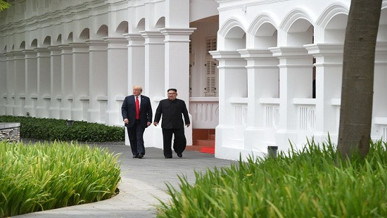 Phát biểu bất ngờ của ông Trump sau khi họp riêng với ông Kim