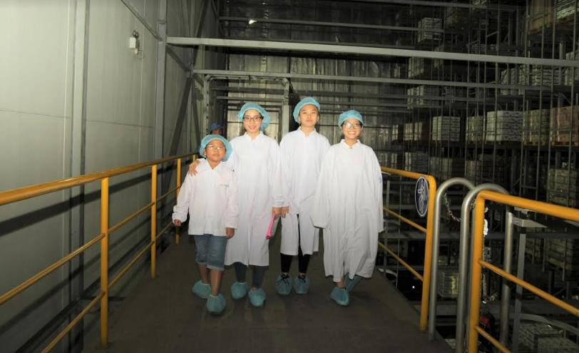 Vui hè 2018, bé cùng khám phá siêu nhà máy sữa của Vinamilk