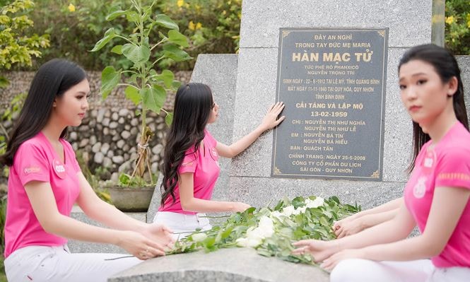 Thí sinh Hoa hậu Việt Nam mang hoa trắng tới viếng mộ Hàn Mặc Tử - ảnh 13