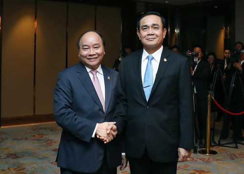 Thủ tướng Nguyễn Xuân Phúc gặp gỡ song phương bên lề Hội nghị ACMECS 8
