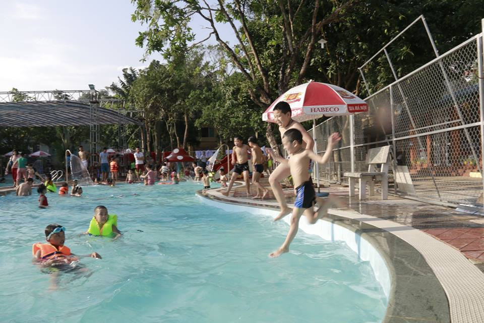Hà Nội: Bé trai 13 tuổi tử vong khi tắm tại bể bơi Trâu Vàng