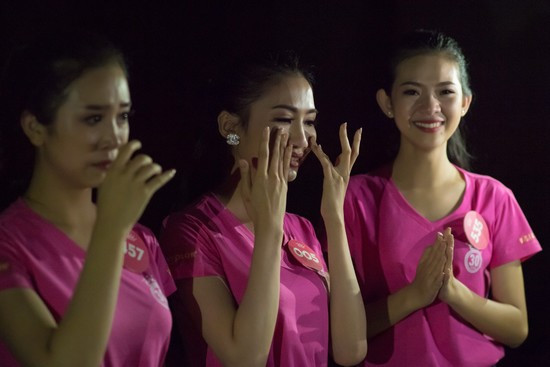 Vì sao thí sinh Hoa hậu Việt Nam 2018 òa khóc ngay sau buổi tập?