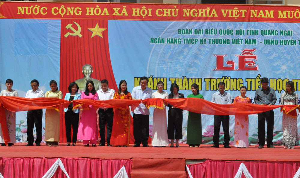 Chánh án TANDTC Nguyễn Hòa Bình tiếp xúc cử tri tại Quảng Ngãi