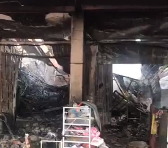 Cháy chợ Sóc Sơn, nhiều gian hàng hóa bị thiêu rụi