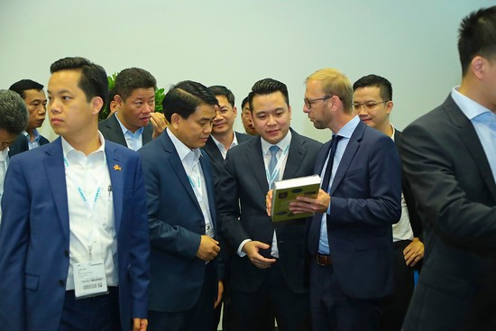  Chủ tịch TP.Hà Nội Nguyễn Đức Chung dự hội chợ công nghệ tự động hoá tại Đức và chứng kiến lễ ký kết hợp tác giữa các doanh nghiệp hai nước