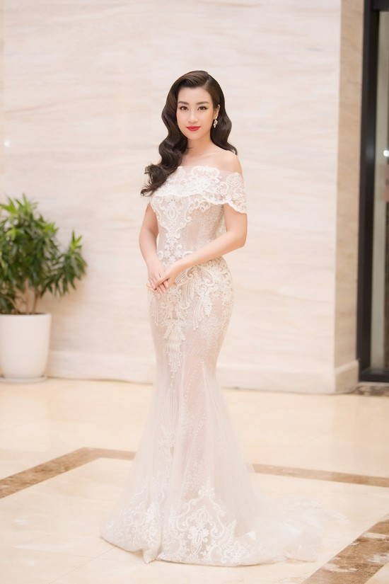 Dàn sao lộng lẫy trên thảm đỏ Chung khảo phía nam Hoa hậu Việt Nam 2018